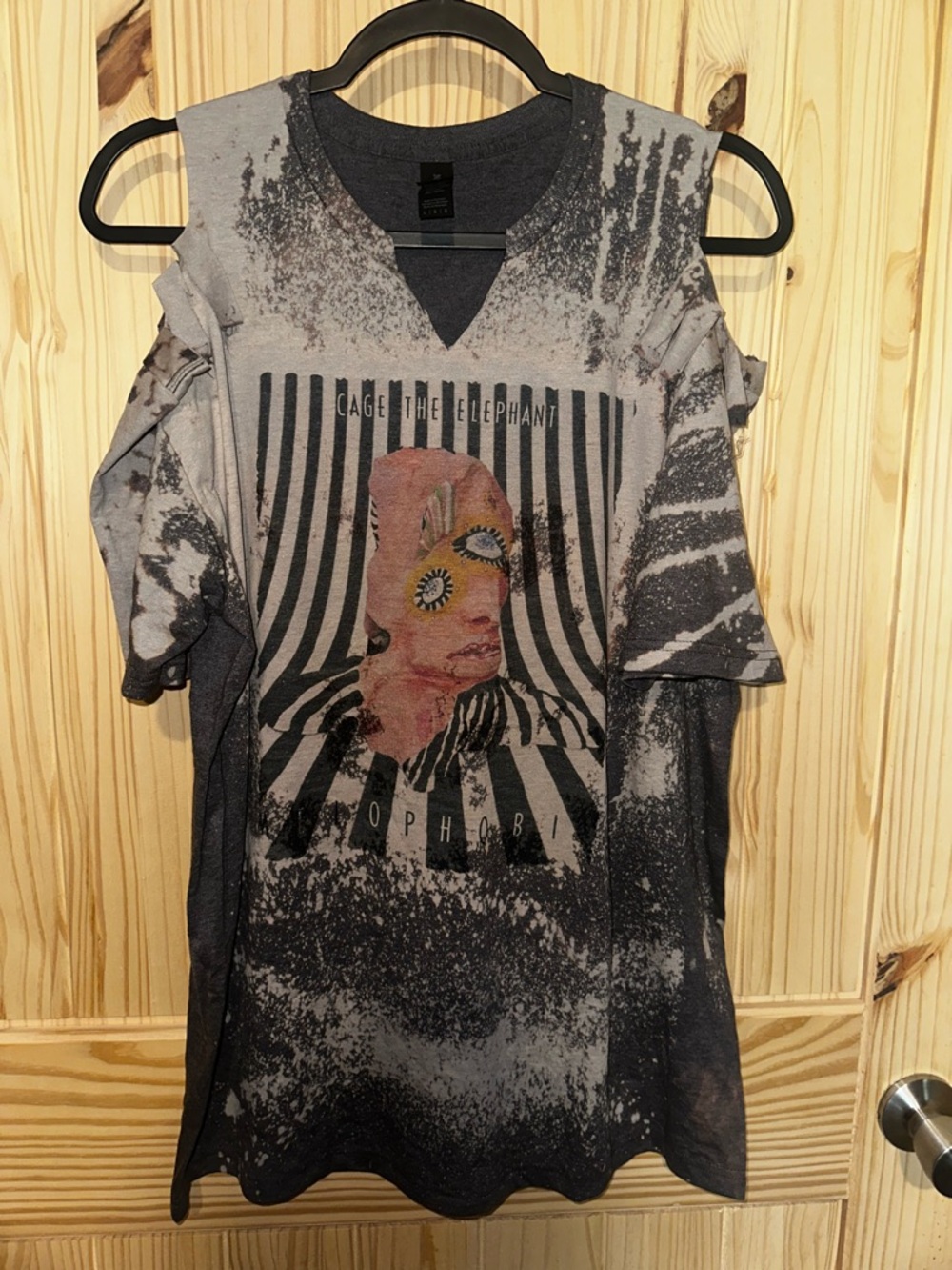 Distressed Gildan Softstyle Heather Gray T-Shirt with Band Logo - NEW